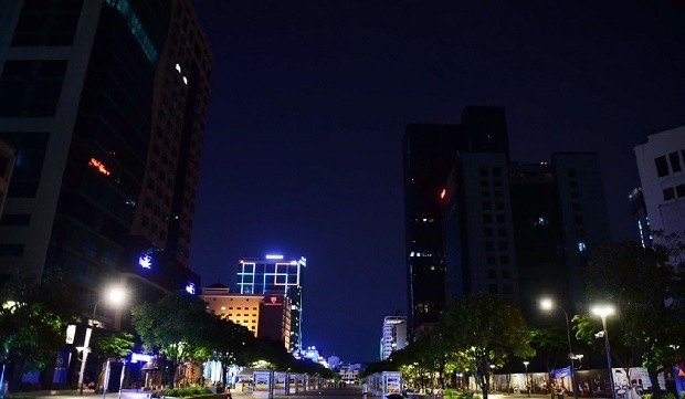Buildings in Ho Chi Minh City switch off their lights to celebrate Earth Hour campaign 2020 (Photo: TTO)