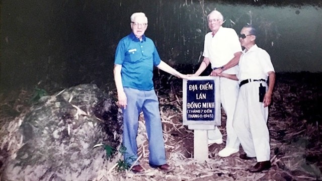 Former members of the Deer Team during a visit to Tan Trao in October 1995. (Photo: Dao Ngoc Ninh)