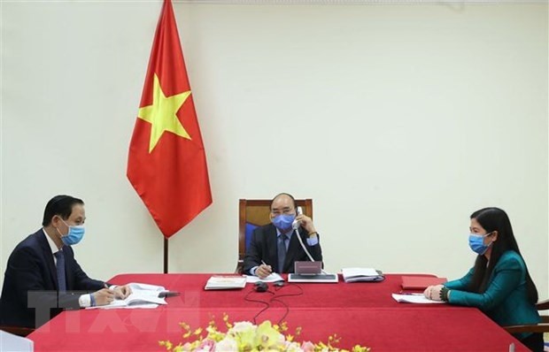 Prime Minister Nguyen Xuan Phuc holds phone talks with RoK President Moon Jae-in. (Photo: VNA)