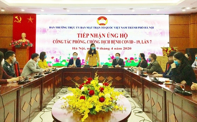 Chairwoman of the Vietnam Fatherland Front Committee of Hanoi Nguyen Lan Huong speaks at the ceremony. (Photo: Hanoimoi)