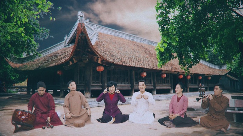 Xam Ha Thanh troupe performing the song "Wiping out corona" (Photo: Xam Ha Thanh)