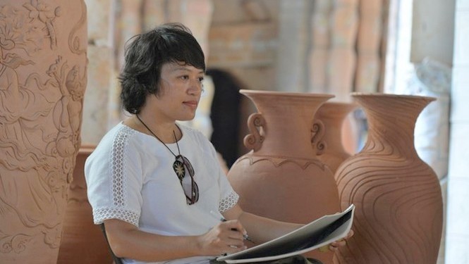 Architect Tran Thi Thanh Thuy, leader of the Urban Sketchers Hanoi group (Photo: tienphong.vn)
