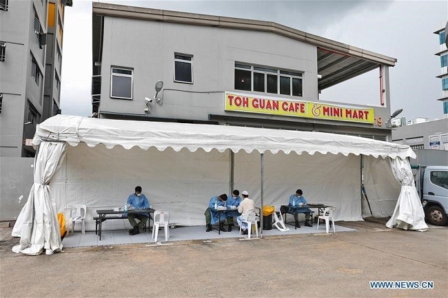 Photo taken on April 8, 2020 shows a temporary tent for medical check for foreign workers near the Toh Guan Dormitory in Singapore. (Photo: Xinhua)