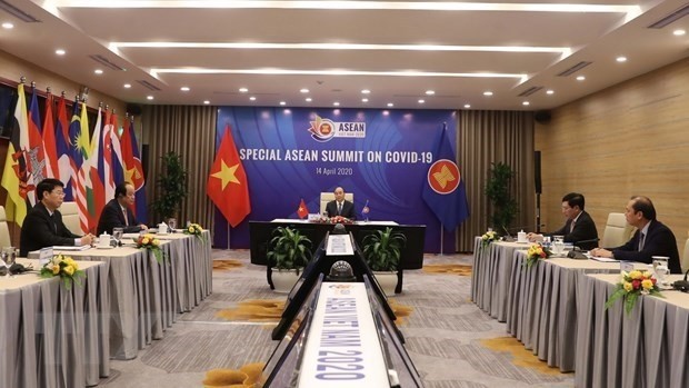 Prime Minister Nguyen Xuan Phuc (C) addresses Special ASEAN Summit (Source: VNA)