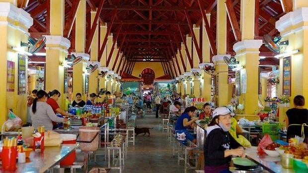 Food stalls at Hoi An market 