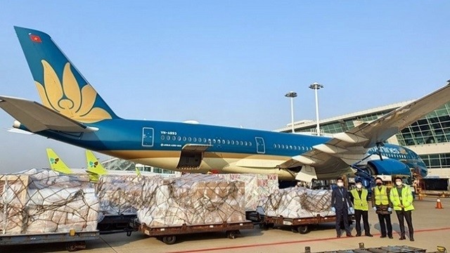 Airlines are turning to pure cargo flights during the complex developments of COVID-19. (Photo: NDO/Tuan Phong)