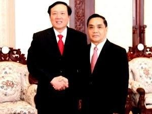 Lao leaders receive Vietnamese procurators