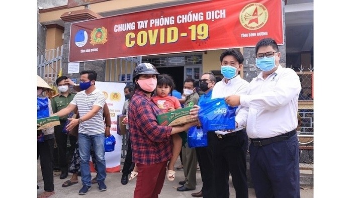 Gifts given to those in difficulty due to COVID-19 in Binh Duong Province. (Photo: NDO/Trinh Binh)