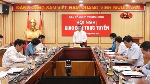 Pham Minh Chinh (standing), Politburo member and Chairman of the Party Central Committee’s Organisation Commission, speaks at the teleconference on May 5 (Photo: xaydungdang.org.vn)