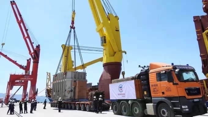 The equipment is unloaded at Vinh Tan Port in Binh Thuan Province.