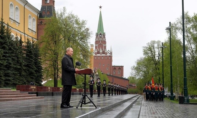  Russian President Vladimir Putin makes an address near the Tomb of the Unknown Soldier on Victory Day, which marks the anniversary of the victory over Nazi Germany in World War Two, amid the outbreak of the coronavirus disease (COVID-19) in central Moscow, Russia May 9, 2020. (Photo: Sputnik/Kremlin via Reuters)