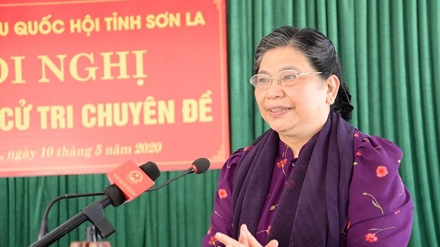 National Assembly Vice Chairwoman Tong Thi Phong speaks at a meeting with local voters in Xuan Nha Commune, Van Ho District, Son La Province, on May 10, 2020. (Photo: quochoi.vn)