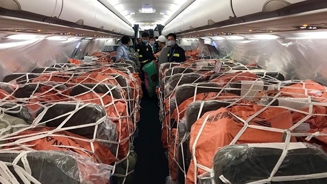 Vietnam Airlines has increased the operation of domestic and international cargo flights to cope with a sharp decline in passenger transport. (Photo: Ngoc Hang)