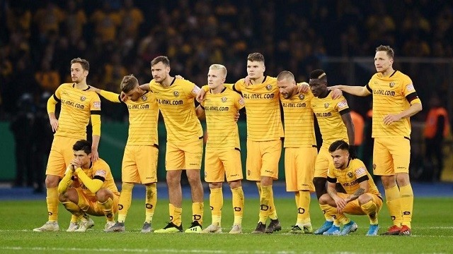 DFB Cup - Second Round - Hertha BSC v Dynamo Dresden - Olympiastadion, Berlin, Germany - October 30, 2019 Dynamo Dresden players during the penalty shootout. (Photo: Reuters)
