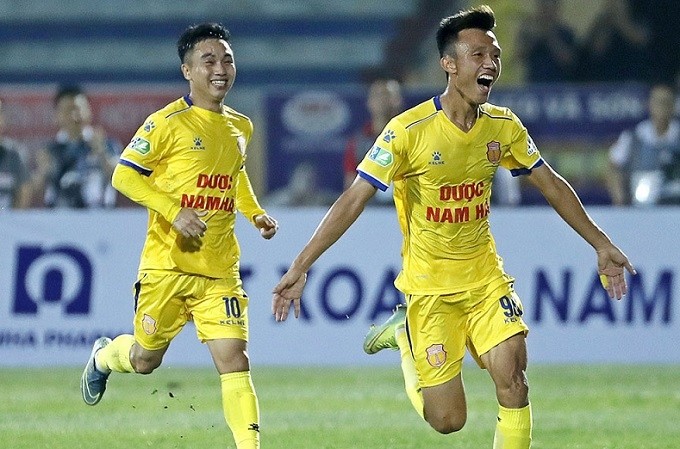 Xuan Quyet (R) celebrates scoring for Nam Dinh FC. (Photo: VPF)