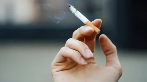 Smoking increases risk of COVID-19 community transmission