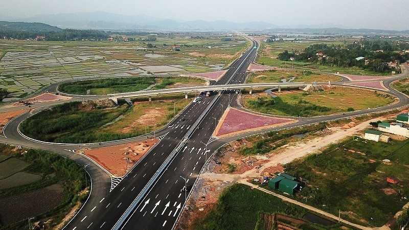 An expressway in Quang Yen Town where the economic zone will be built