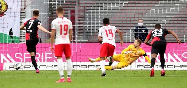 Bundesliga - RB Leipzig v Hertha BSC - Red Bull Arena, Leipzig, Germany - May 27, 2020 Hertha BSC's Krzysztof Piatek scores their second goal from the penalty spot, as play resumes behind closed doors following the outbreak of the coronavirus disease (COVID-19). (Photo: Pool via Reuters)