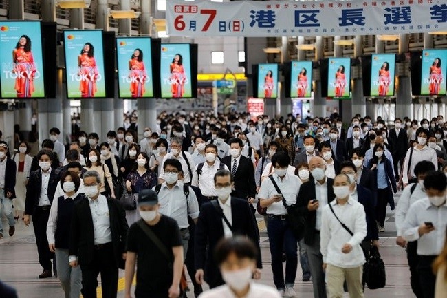 Japanese face 'new normal' after coronavirus emergency lifted. (Photo: Reuters)