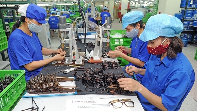 Vietnam needs to boost public spending for economic recovery