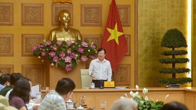 Deputy Prime Minister Trinh Dinh Dung speaks at the meeting. (Photo: VGP)