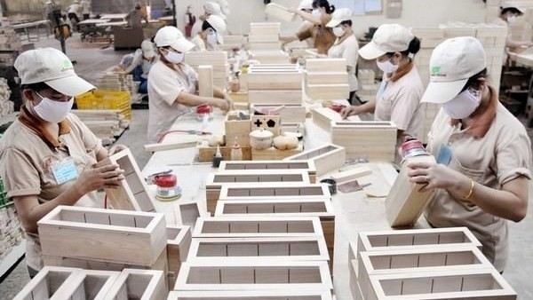 The production line of a Vietnamese of wooden decor company