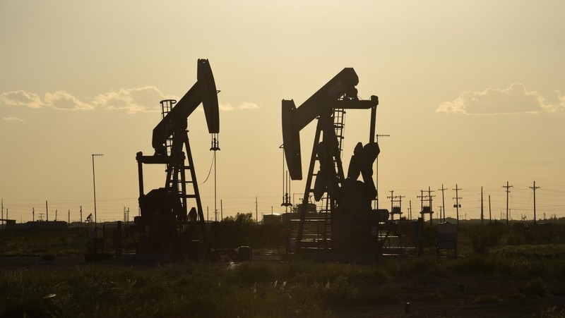 Pump jacks operate in an oil field in Midland, Texas U.S. August 22, 2018. (Photo: Reuters)
