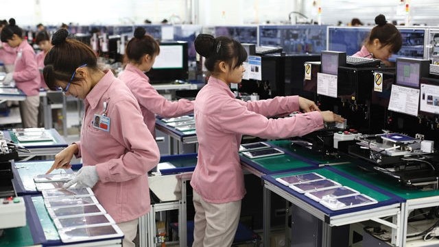 A phone assembly line of Samsung Vietnam (Photo: Ha Noi Moi)