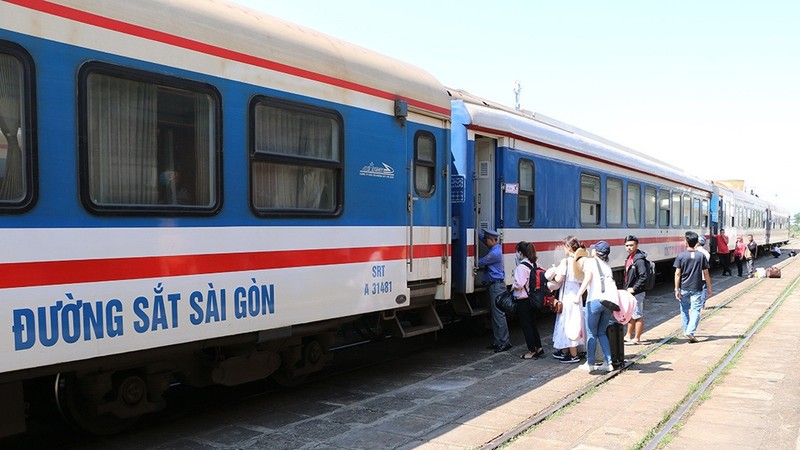 Saigon Railway Transport JSC will provide various discounts up to 40% on passenger’s rail fares during the summer. (Illustrative image)