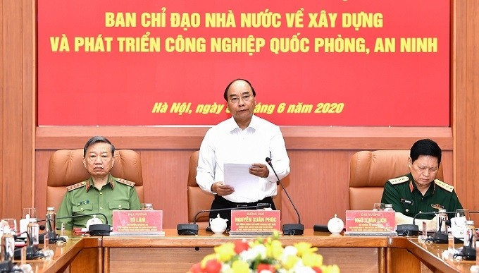 Prime Minister Nguyen Xuan Phuc (C) speaks at the conference. (Photo: VGP)
