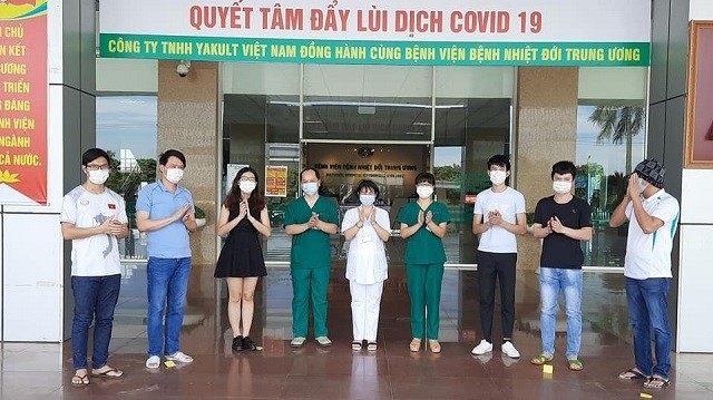 Six COVID-19 patients announced as recovered at the National Hospital for Tropical Diseases in Hanoi on the morning of June 8, 2020. (Photo: National Hospital for Tropical Diseases)