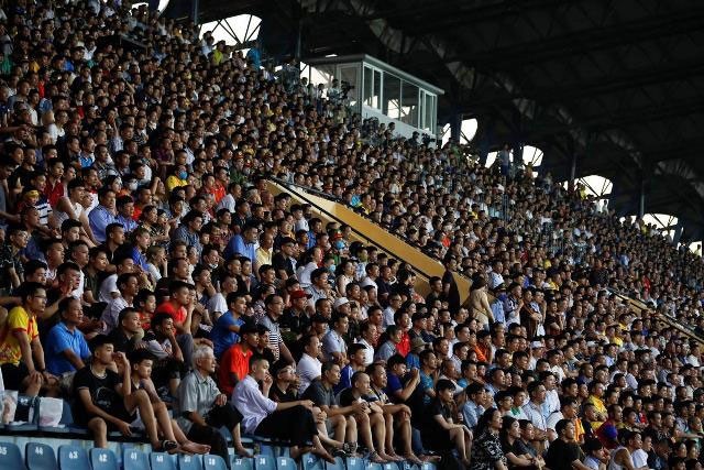 Packed stands are one of the main highlights on the 2020 V.League Matchday 3.