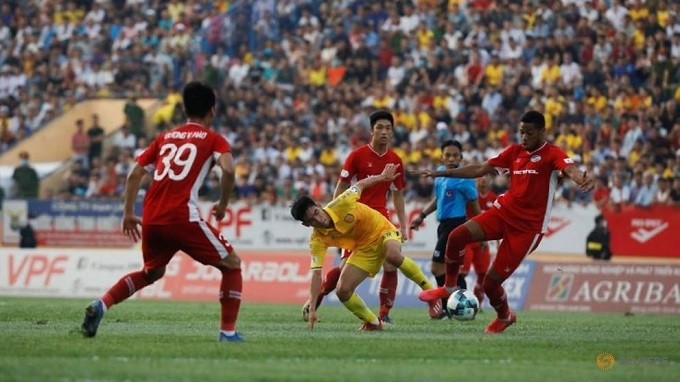 Vietnam reopens its national soccer league for crowd after COVID-19. (Reuters)