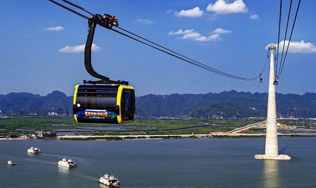 The cable car system to Cat Ba Island