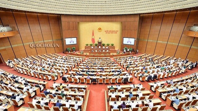 NA deputies attend a meeting of the ninth session of the 14th NA. (Photo: quochoi.vn)