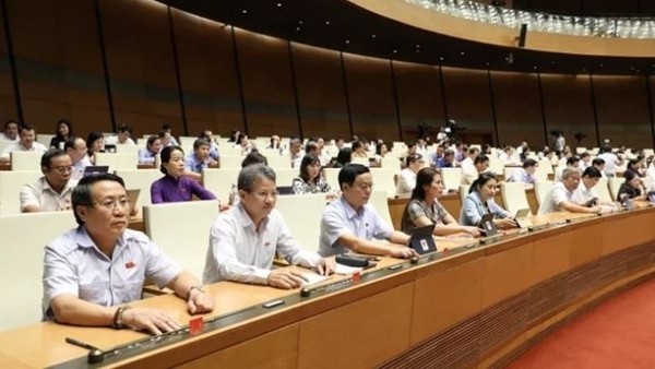 National Assembly deputies cast votes on a resolution on the legislature’s supervision programme for 2021 at the afternoon sitting of the ongoing ninth session in Hanoi on June 9. (Photo: VNA)