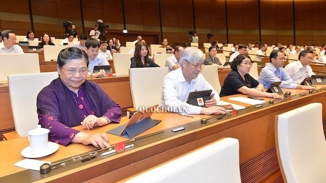 Law makers adopt one resolution, discuss two bills on June 9 (Photo: quochoi.vn)