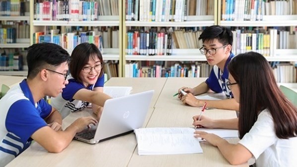 Students of Hanoi National University studying in the library (Photo: VNA)