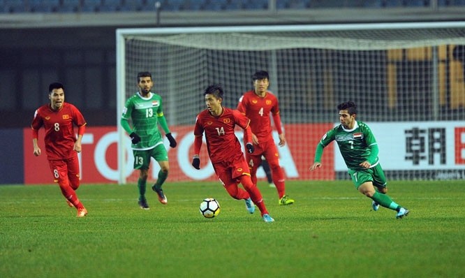 The Iraqi team (in green) are considered a good test for Park Hang-seo's Vietnamese side.