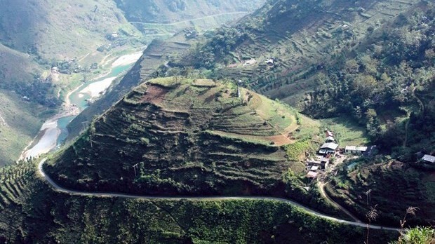 Dong Van Stone Plateau is a popular tourist site in the northern mountainous province of Ha Giang (Photo: VNA)