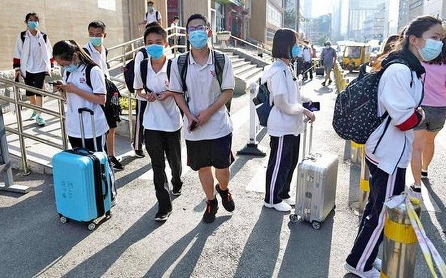 Tentative return: High school students in Beijing on June 12. (Photo: The Hindu)