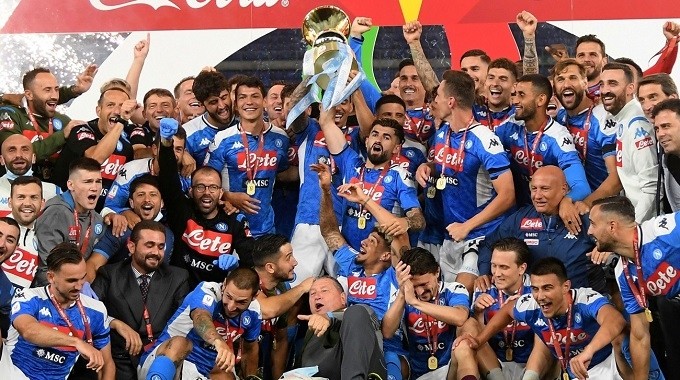 Napoli celebrate after defeating Juventus on penalties to lift the Coppa Italia. (Photo: Reuters)