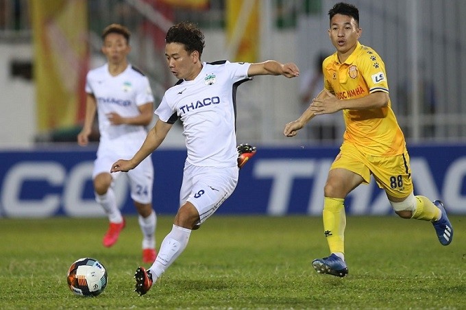 Hoang Anh Gia Lai (in white) have won all of their last five matches on home turf.