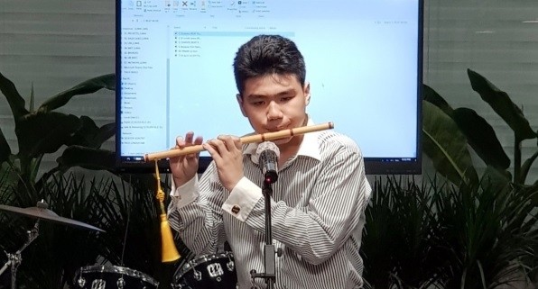 A flute performance at the festival. (Photo: VNA)