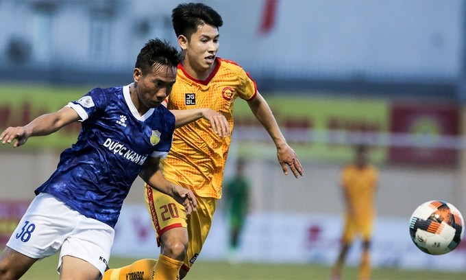 Thanh Hoa FC (in yellow) have clinched their first win in V.League 2020.