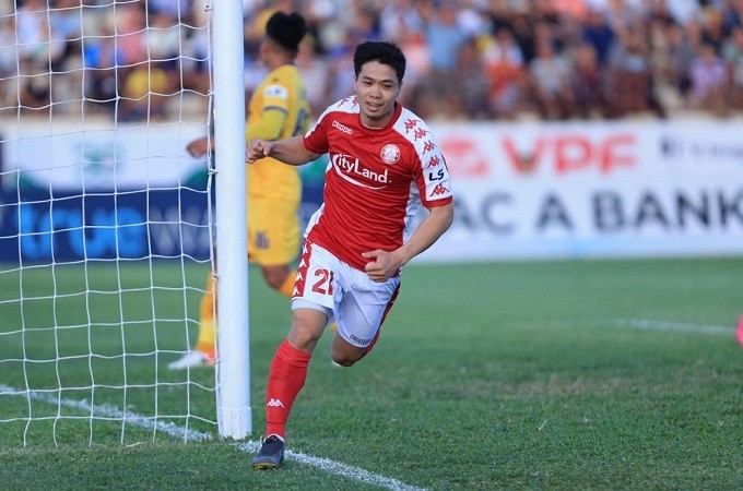 V.League 2020 - Matchday 6 - Song Lam Nghe An vs Ho Chi Minh City - Vinh Stadium - June 23, 2020 HCM City's striker Nguyen Cong Phuong celebrates scoring their second goal. (Photo: VPF)
