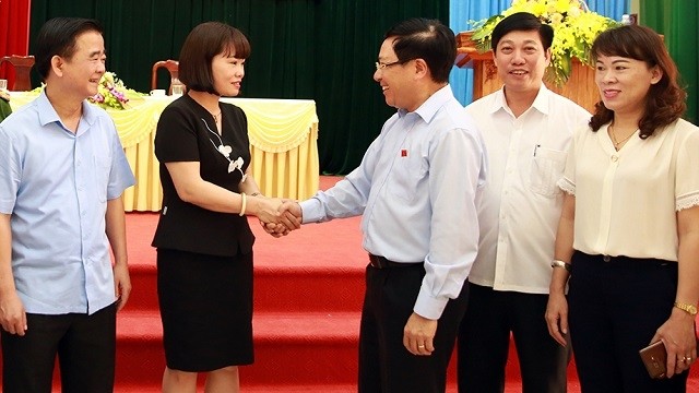 Deputy Prime Minister Pham Binh Minh (C) speaks with delegates attending a meeting with Thai Nguyen voters in Thai Nguyen Province on June 24, 2020. (Photo: VGP)