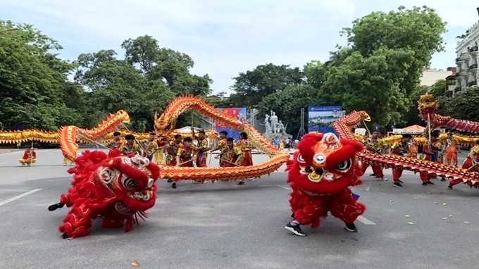 A street carnival is set to get underway on the walking streets around Hoan Kiem lake. (Photo: NDO/Giang Nam)