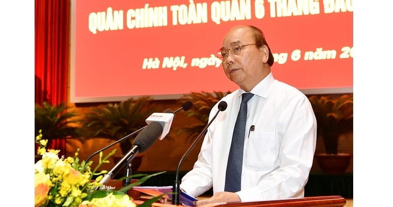 Prime Minister Nguyen Xuan Phuc speaks at the national political-military conference for the first half of the year in Hanoi on June 24. (Photo: VGP)