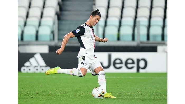 Serie A - Juventus v Lecce - Allianz Stadium, Turin, Italy - June 26, 2020 Juventus' Cristiano Ronaldo scores their second goal from the penalty spot, as play resumes behind closed doors following the outbreak of the coronavirus disease. (Photo: Reuters)